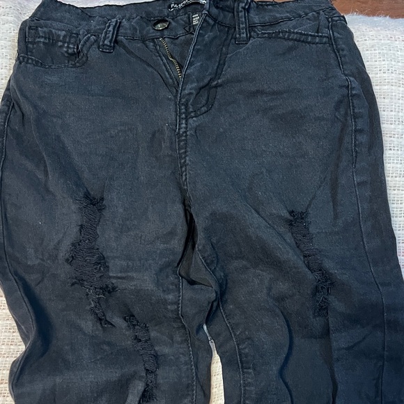 Fashion Nova Black Ripped Boyfriend Jeans - Picture 1 of 4